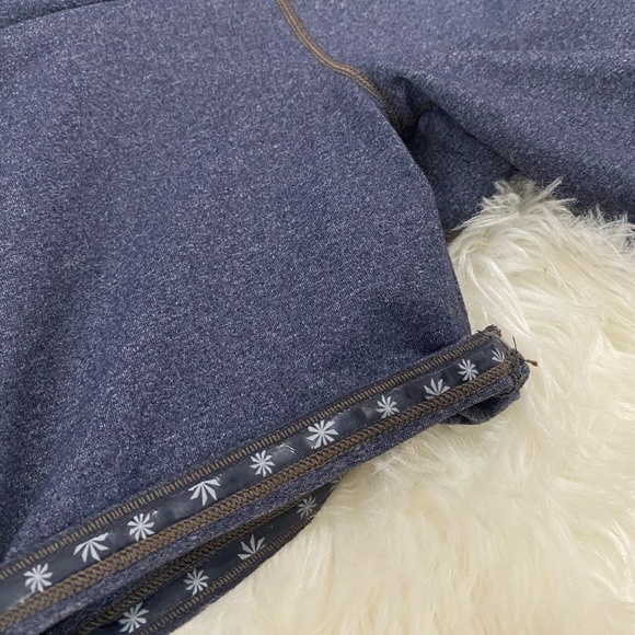 Athleta Relay reflective navy blue skort - Picture 7 of 8